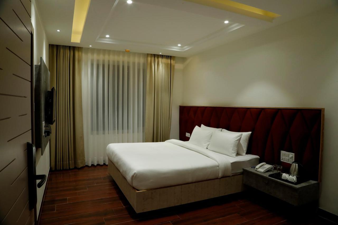 Dayal Hotel Una (Himachal Pradesh) Bagian luar foto